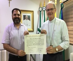 Padre da diocese recebe diploma de Mestrado em Direito Canônico